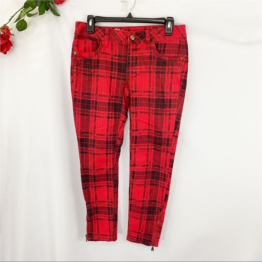 💋3/$20💋 Born To Rule Skinny Capris Pants Red Black Plaid